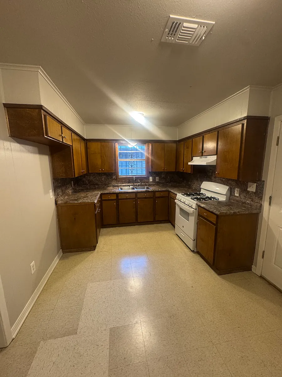 Building Photo - 746 W 69th St
