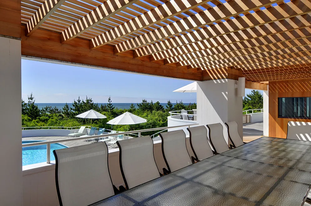 Spectacular Oceanfront — Photo 3
