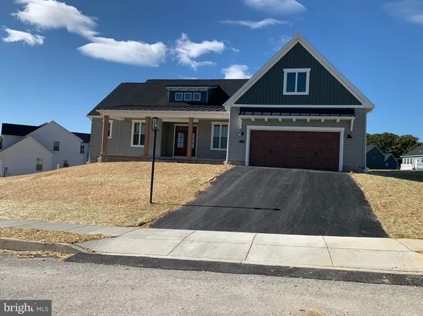 56 Bright Ln #18, Hanover, PA 17331