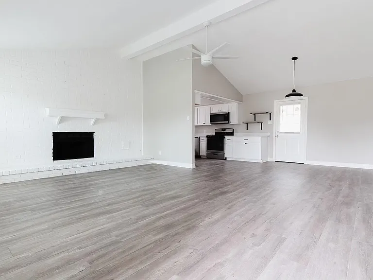 3402 Pecan Grove Dr — Photo 2