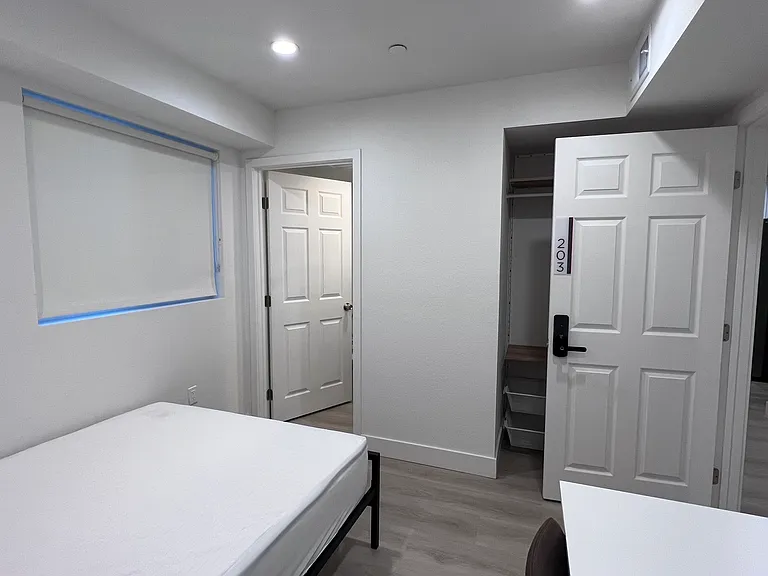 1224 W 37th Pl — Photo 60