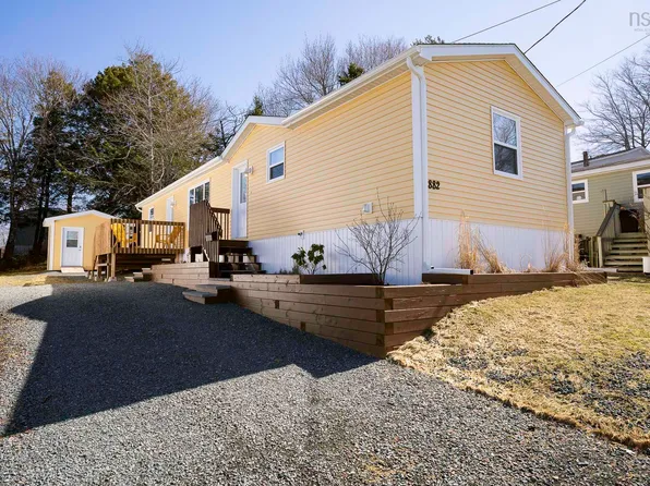 882 Duggan Dr, Halifax, NS B4E 1L8