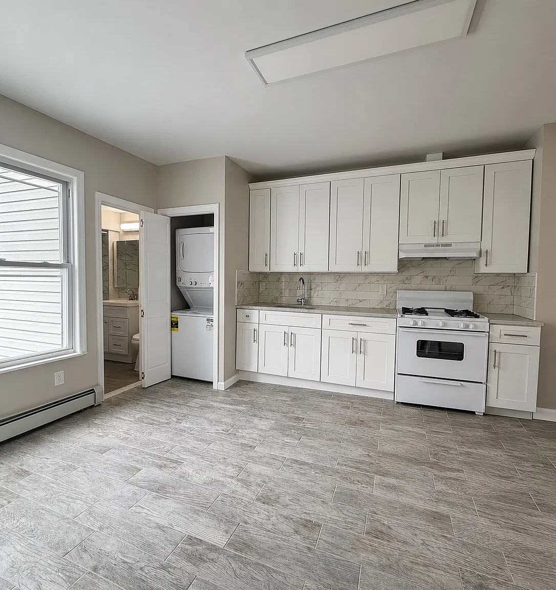 2 bed, 900 sqft, $2,400 — Photo 3