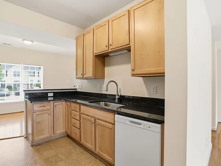 7402 Willow Crossing Ter — Photo 9