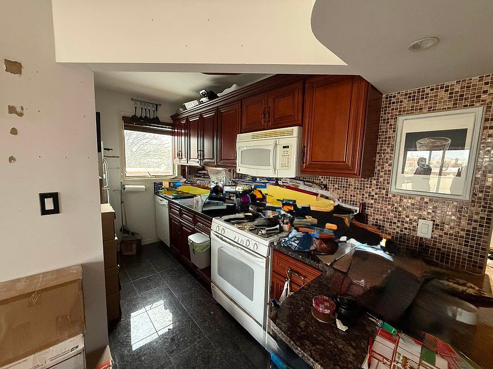 1st image of 3157 42nd St #1