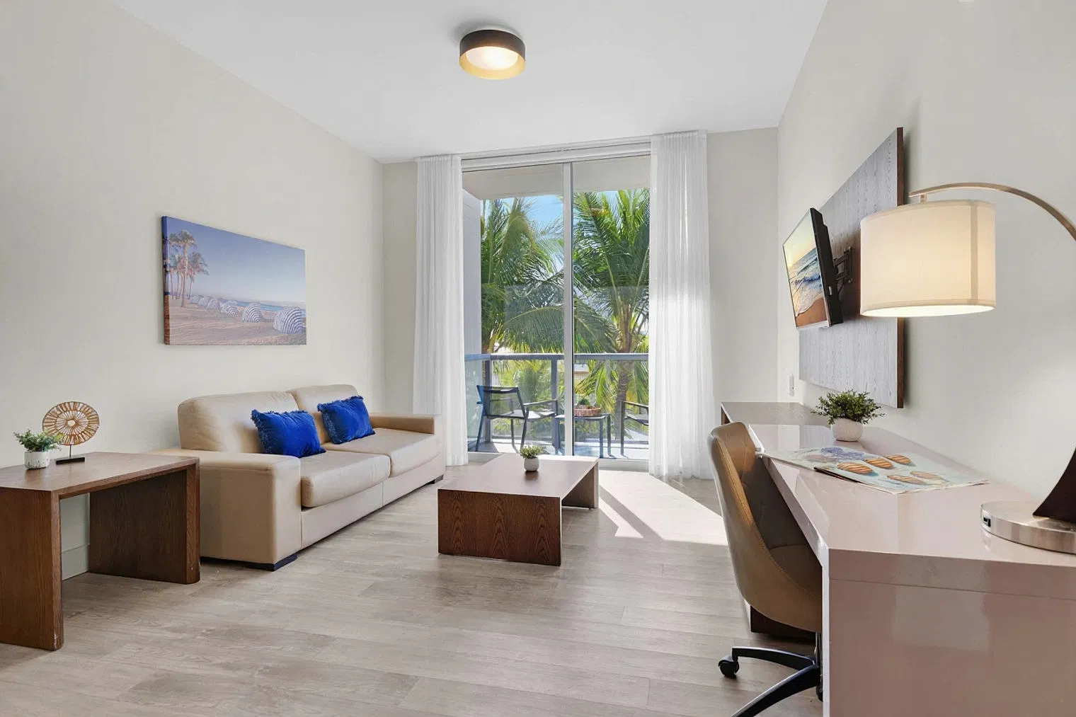 1 bed, 1.0 bath, 742 sqft, $4,393 — Photo 4