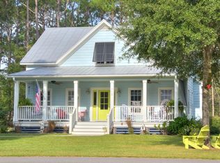 715 E Longleaf Dr, Southport, NC 28461