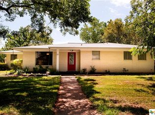 117 Pecan Dr, Elgin, TX 78621