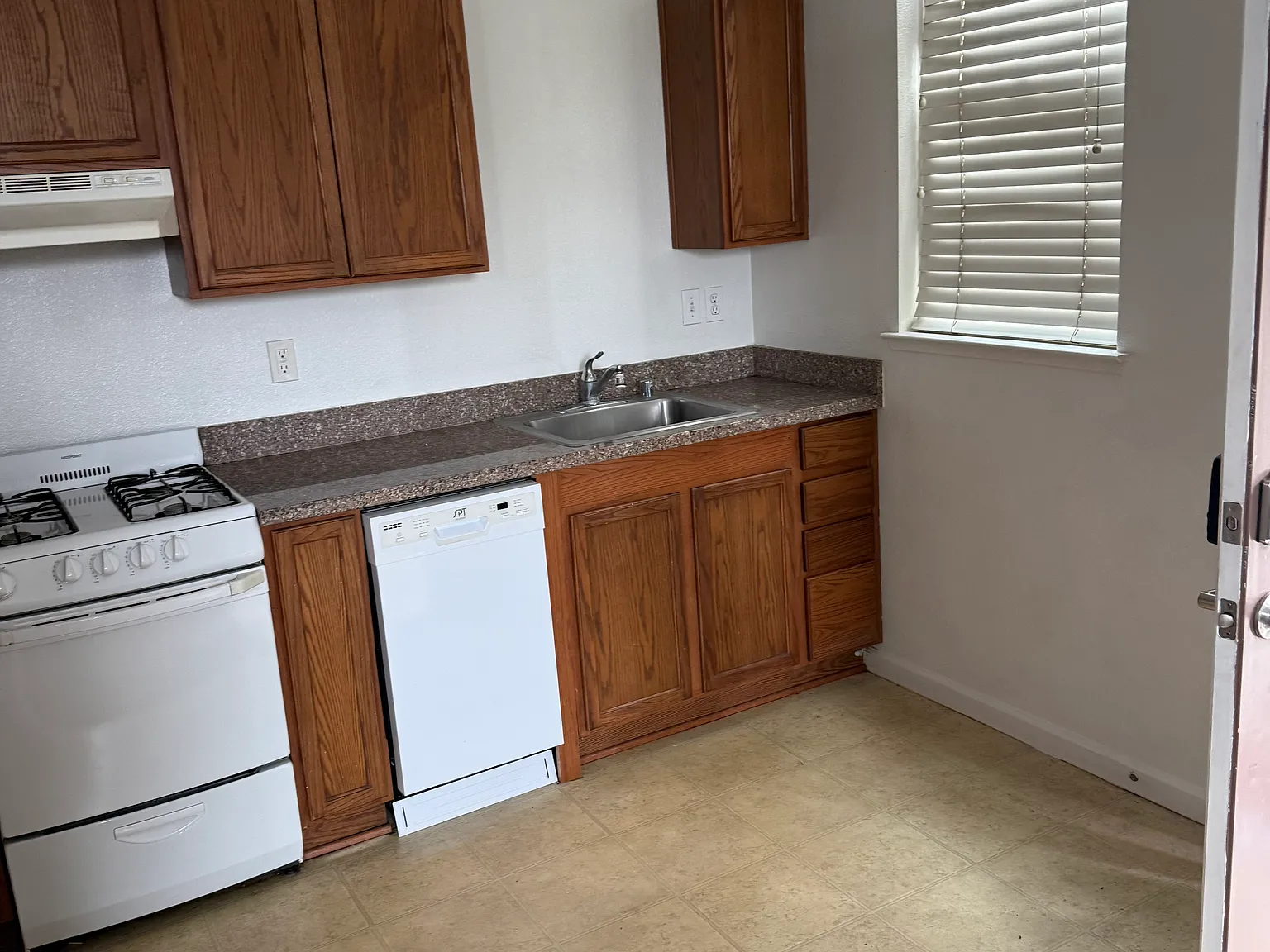 Studio, 477 sqft, $1,750 — Photo 4