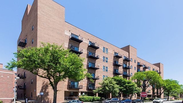 1st image of 1000 E 53rd St Unit 418S
