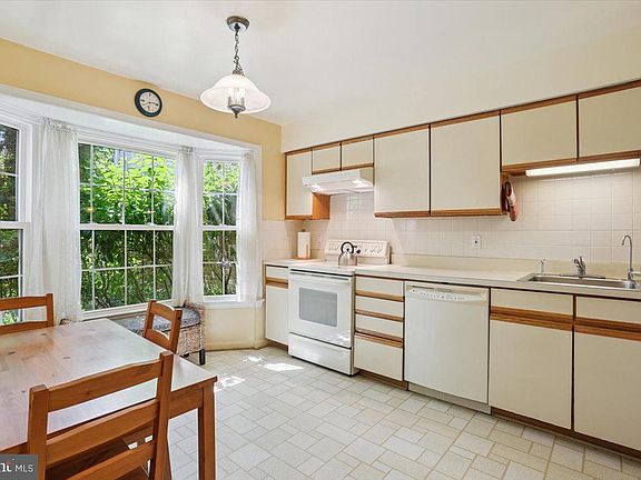 5th image of 2459 McCormick Rd