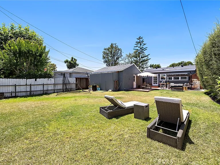 2662 Riverside Dr — Photo 14
