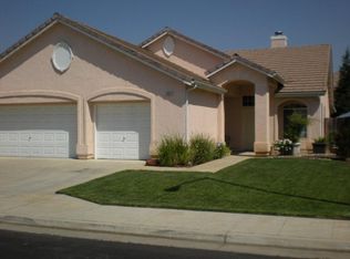 1857 Goshen Ave, Clovis, CA