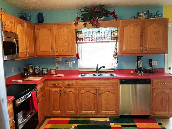 3rd image of 141 Madeline Ln