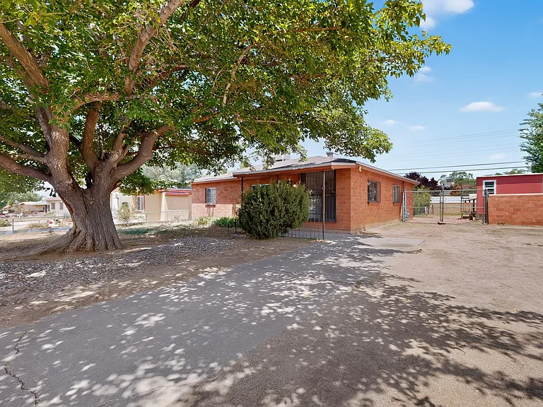 8715 Menaul Blvd NE — Photo 40