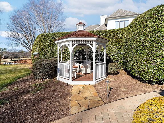 4th image of 19001 Peninsula Club Dr