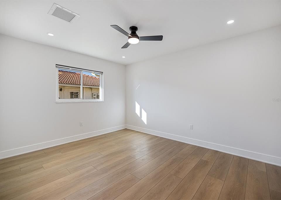 1st image of 470 Leger Dr #470