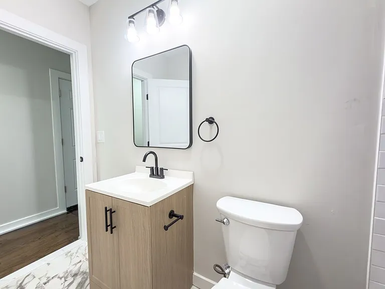 560 Howard Ave — Photo 35