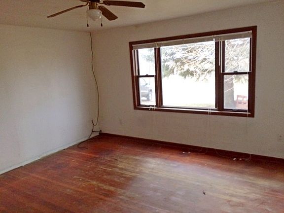5th image of 24880 300 East St