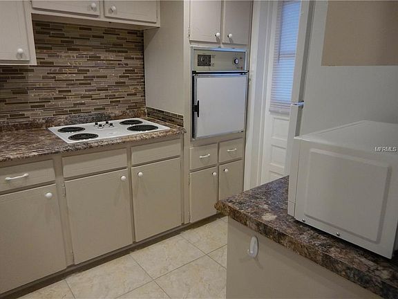 3rd image of 400 Glennes Ln APT 205