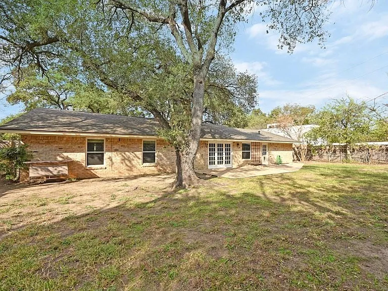 5903 Highland Hills Dr — Photo 29