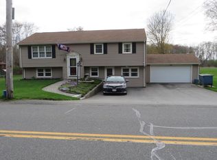 820 Hortonville Rd, Swansea, MA 02777