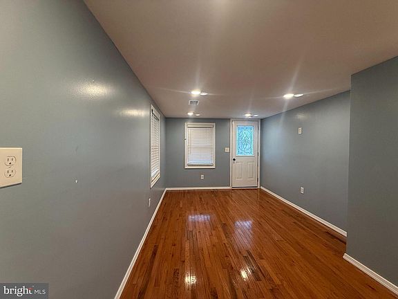 4th image of 518 Stratford Ave