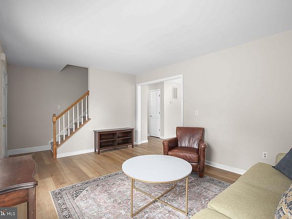 4th image of 1002 Stafford Ave