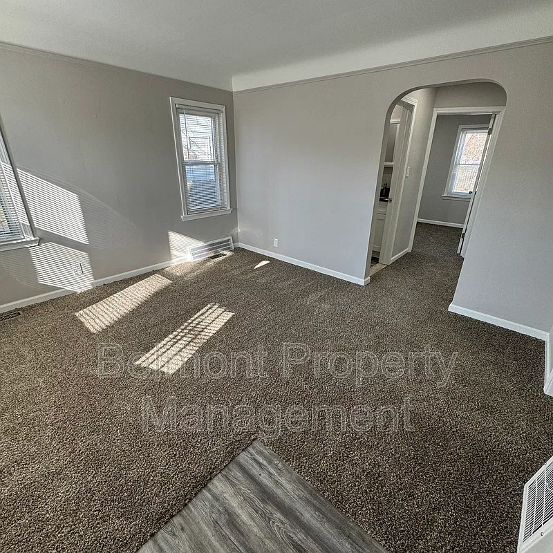 3 bed, 1.0 bath, 819 sqft, $1,500 — Photo 2