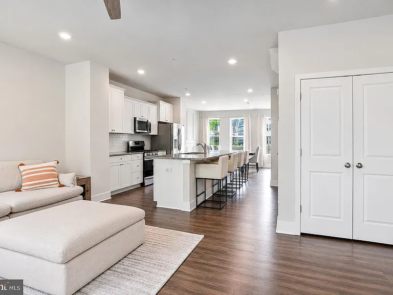 2764 Bridgewater Dr — Photo 10