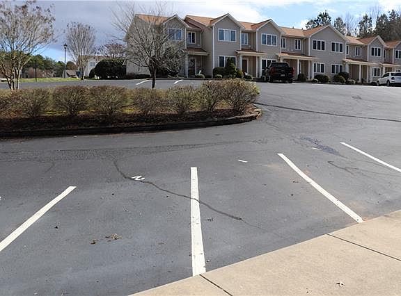 4th image of 3249 White Oak Ct