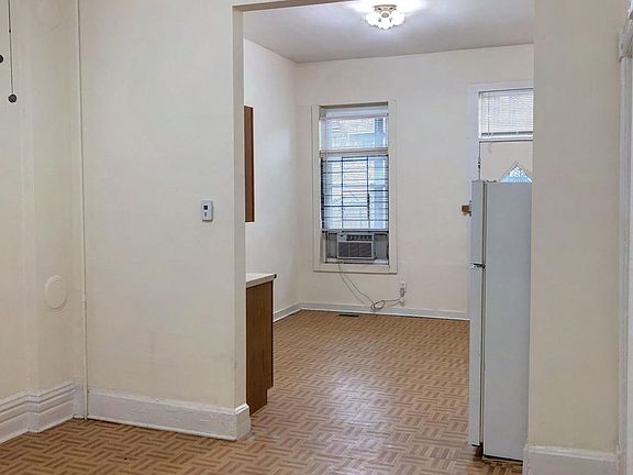 3rd image of 1627 W Superior St #1R