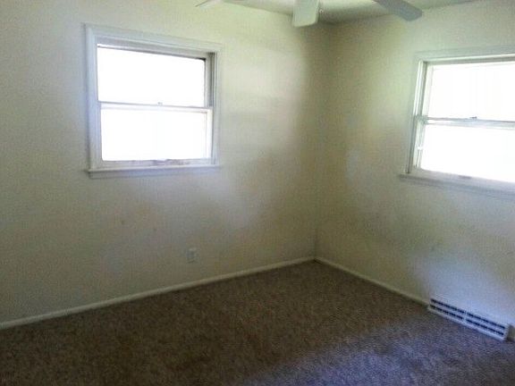 5th image of 1304 Charlotte Dr