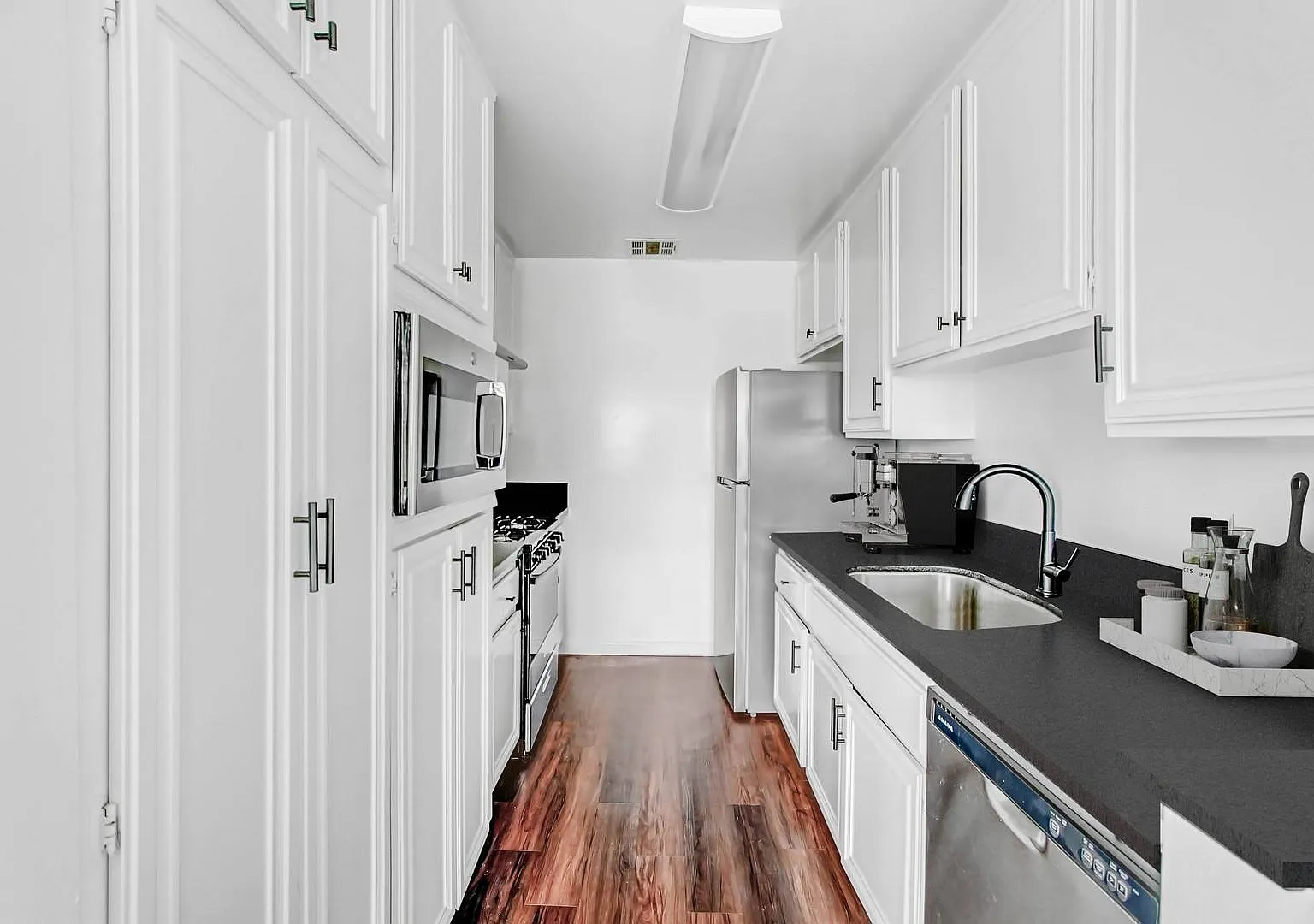Centinela Apartments — Photo 1