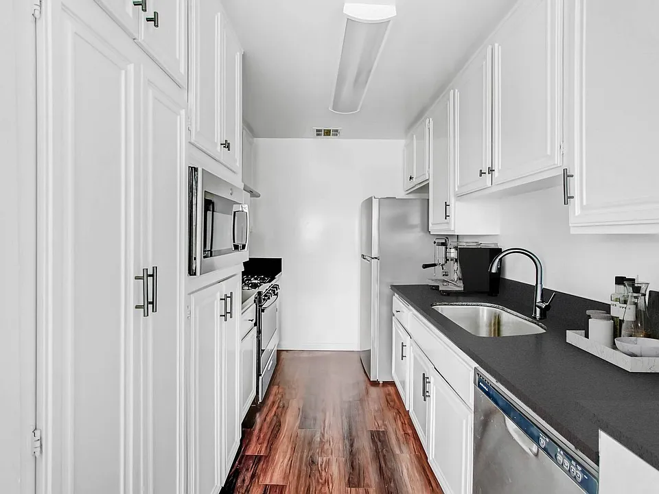 Centinela Apartments