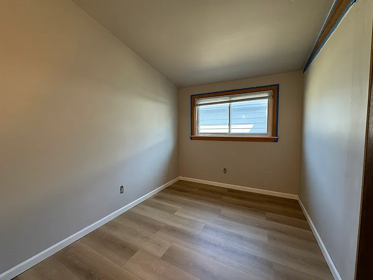 1202 E Maxlow Ave — Photo 9