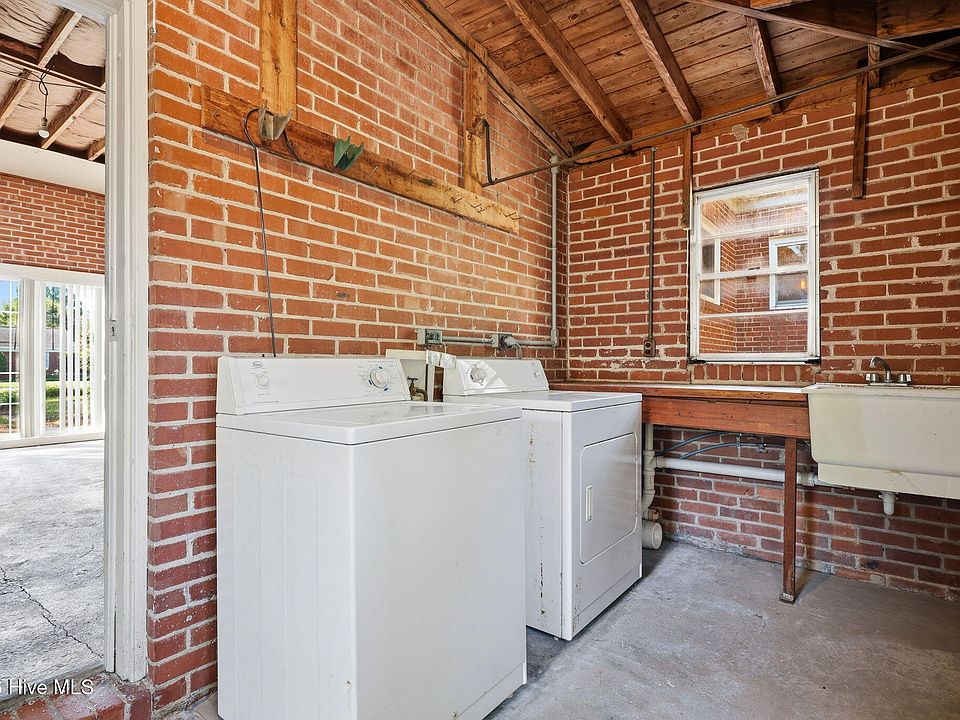 25th image of 1108 Summit Avenue