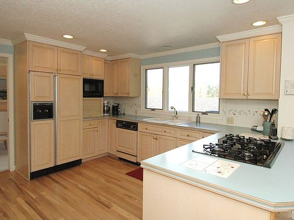 Spacious Kitchen