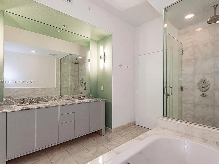 50 S Pointe Dr #1804 — Photo 24