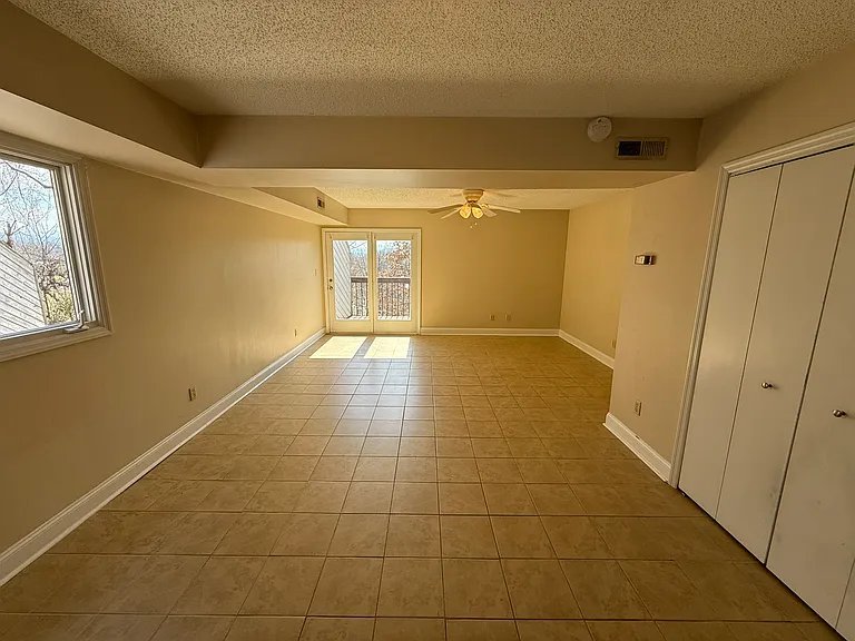 Laurelwood Apartments — Photo 14