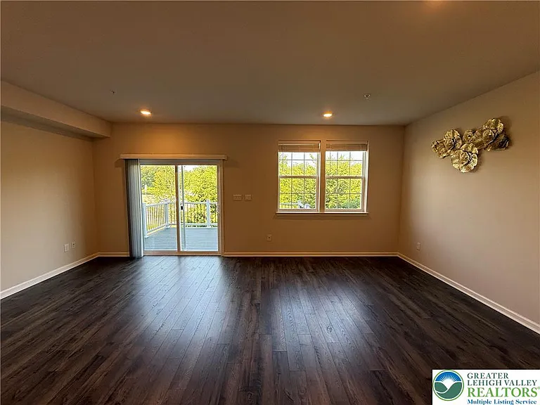 1047 Turnstone Dr — Photo 8
