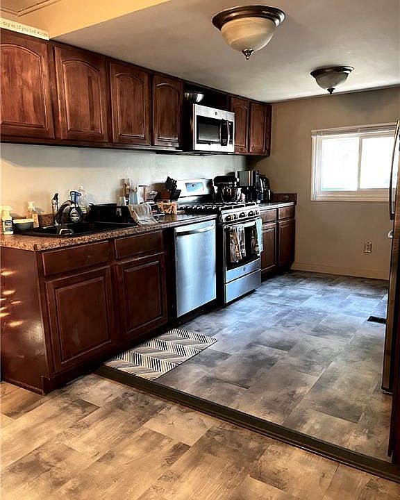 133 W Main St Clinton CT Zillow