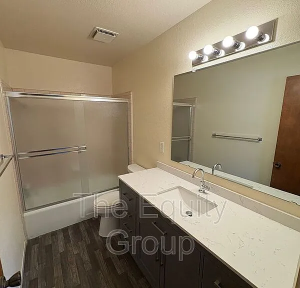 811 W Arlen Ct — Photo 9