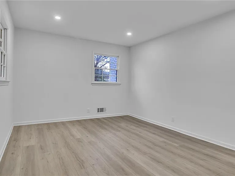 3296 Columbia Woods Dr — Photo 30