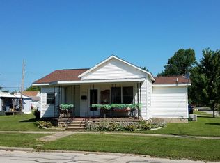 1014 Locust St, Marshall, IL 62441