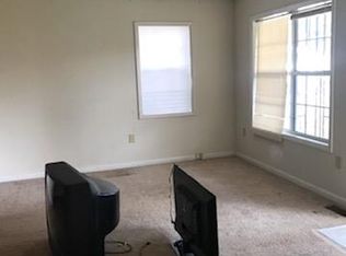 1002 Center Ln, Byrdstown, TN 38549