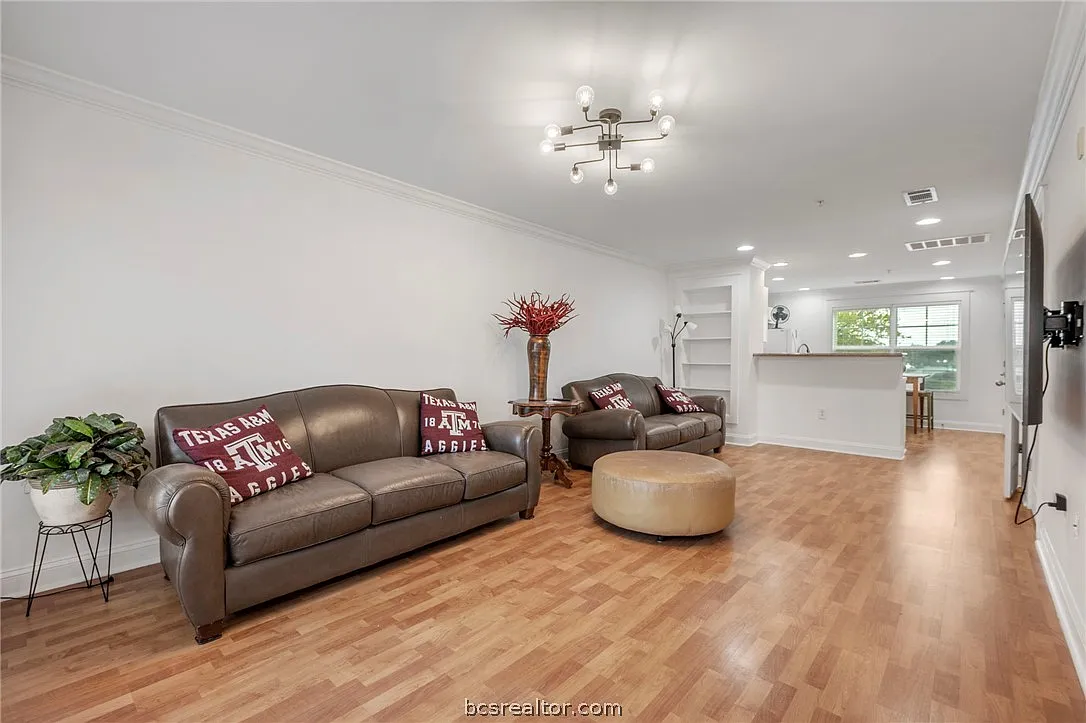 2 bed, 2.5 bath, 1052 sqft, $2,100 — Photo 1