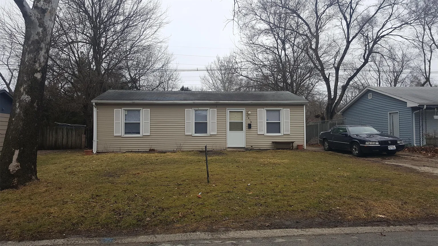 1616 Hedge Rd photo 1