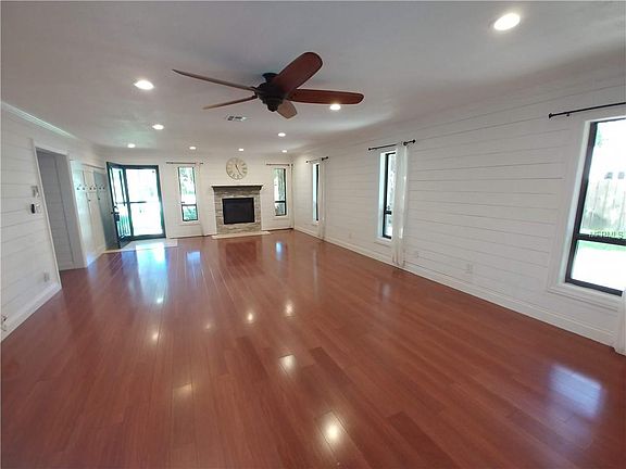 3rd image of 6701 Poinsettia Ave S