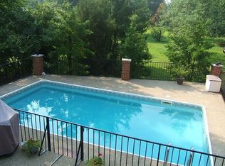 9703 Stanalouise Dr, Louisville, KY